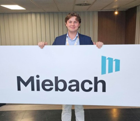 Guillermo Pérez with Miebach Logo